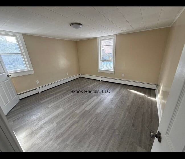 Building Photo - 1012 W Willow St