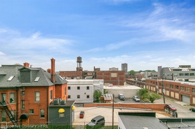 Building Photo - 2900 E Jefferson Ave