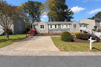 Building Photo - 340 Red Oak Run SW