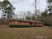 Building Photo - COMING SOON: Cozy Three Bedroom Home!