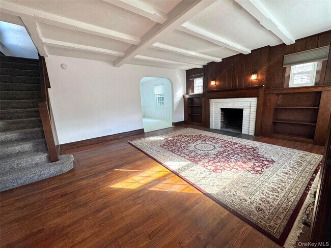 Building Photo - 84 Surrey Ln