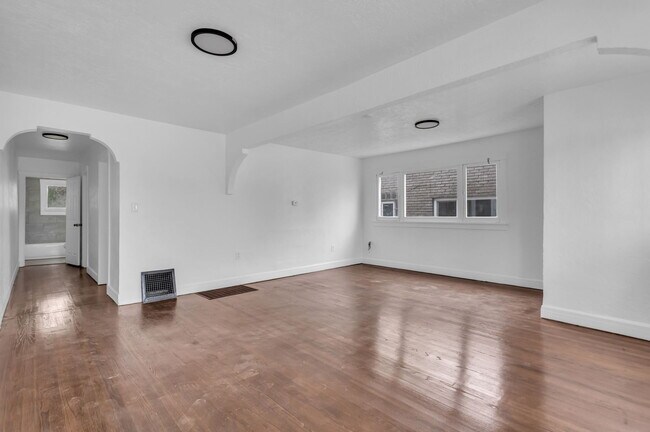 Building Photo - 367 Franklin St