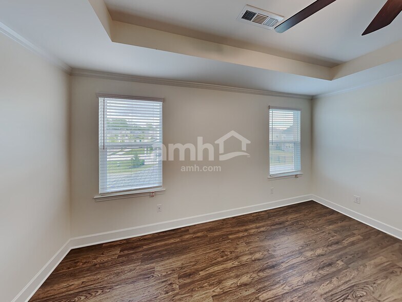 Building Photo - 5067 Trailwater Dr