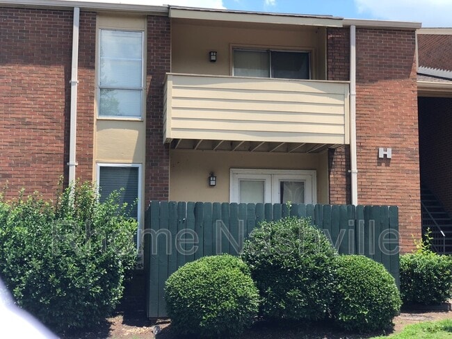 Building Photo - 515 Basswood Ave