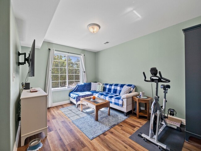 Building Photo - Spacious 3 Bed 2.5 Bath in Cheyenne Availa...