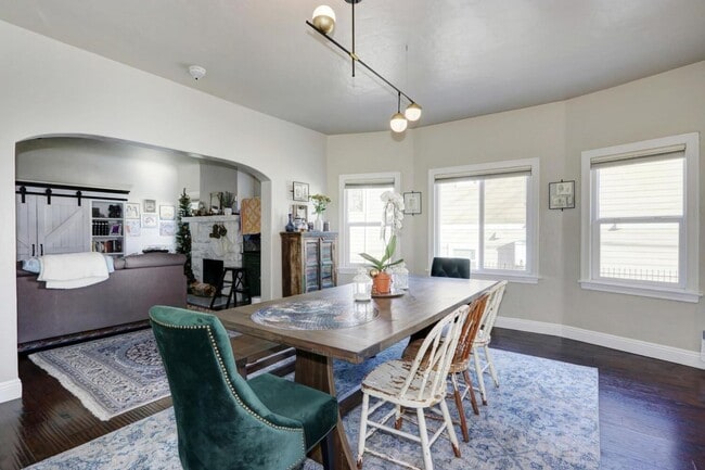 Building Photo - Beautifully Renovated 5 Bedroom Midtown Home