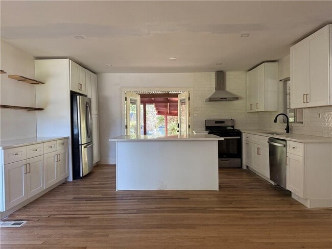 Building Photo - 2581 Farley St