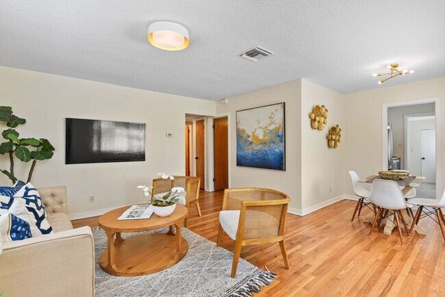 Building Photo - Charming bungalow in Winter Park