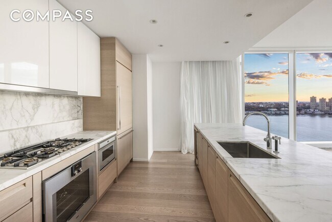 Building Photo - 30 Riverside Blvd