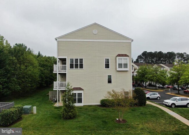 Building Photo - 46920 Courtyard Sq