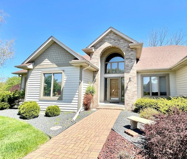 Building Photo - 640 S Park Ct