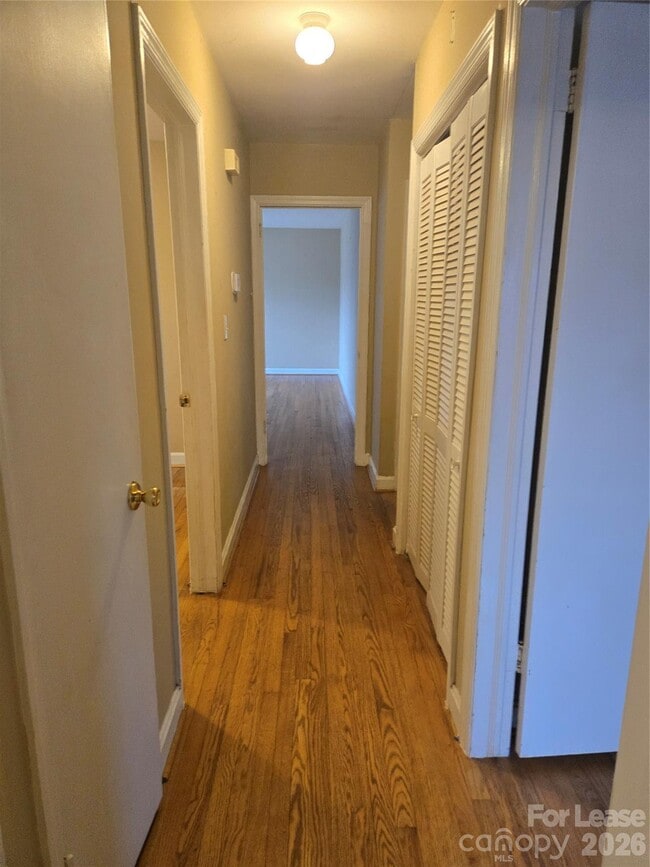 Building Photo - 158 Crestview St