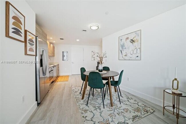 Building Photo - 121 NE 34th St