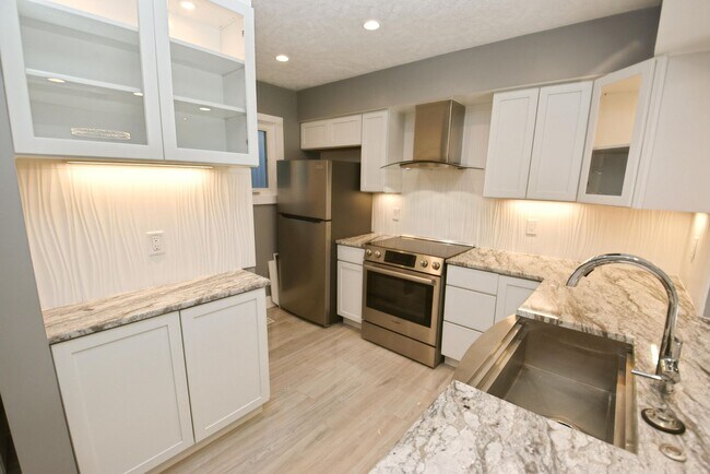 Building Photo - 18188 N Stoneridge Dr