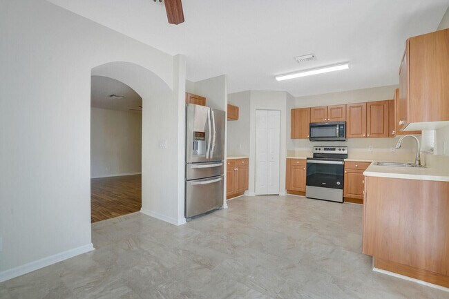 Building Photo - 785 Imperial Lake Rd