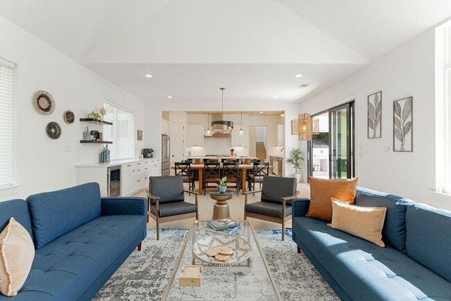 Building Photo - 1201 Canyon Edge Dr
