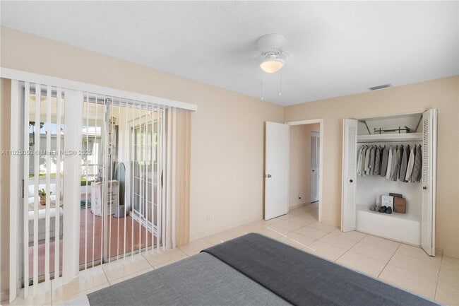 Building Photo - 6712 NW 70th Ct