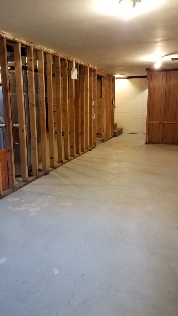 Building Photo - 2 Bedroom Duplex