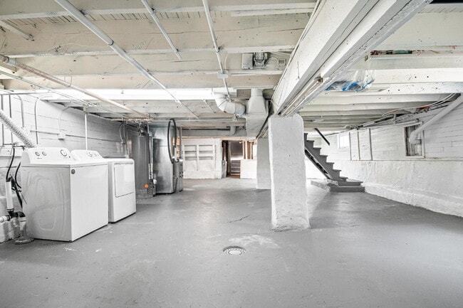 Building Photo - 4637 Alpine Ave