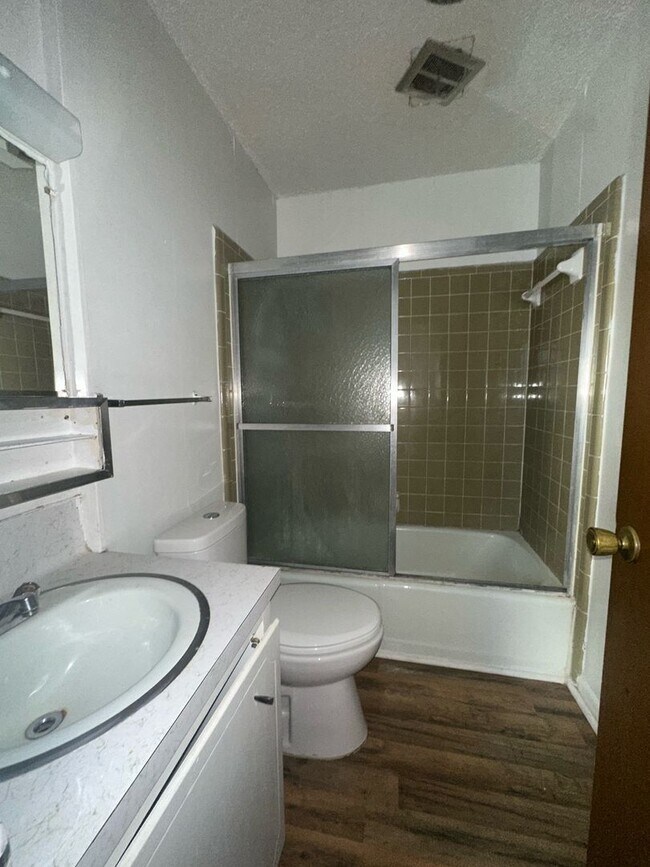 Building Photo - Bundrant Apartments