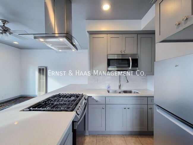 Building Photo - 934 E. Broadway-