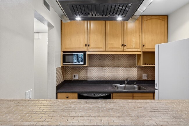 Building Photo - Resort-Style Living in Walnut Creek! Bright 1BR w/ Private Tree-Line Balcony!