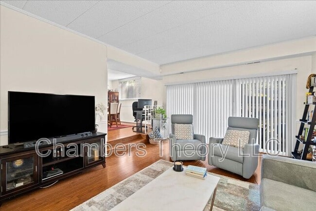 Building Photo - 5121 Maris Ave