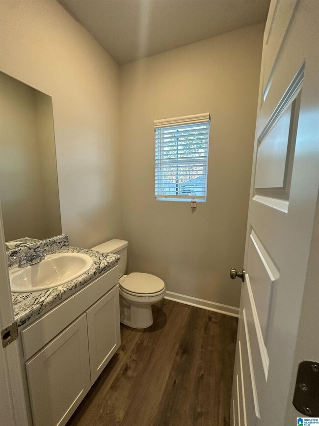 Building Photo - 184 Dogwood St