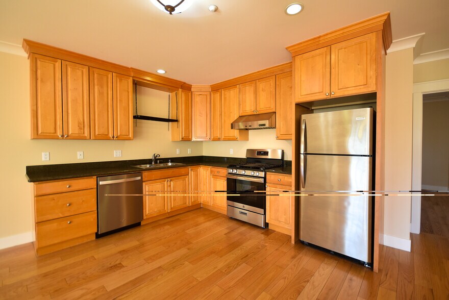 Building Photo - 1705 Palm Ave