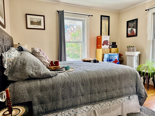 Building Photo - 740 Belmont St