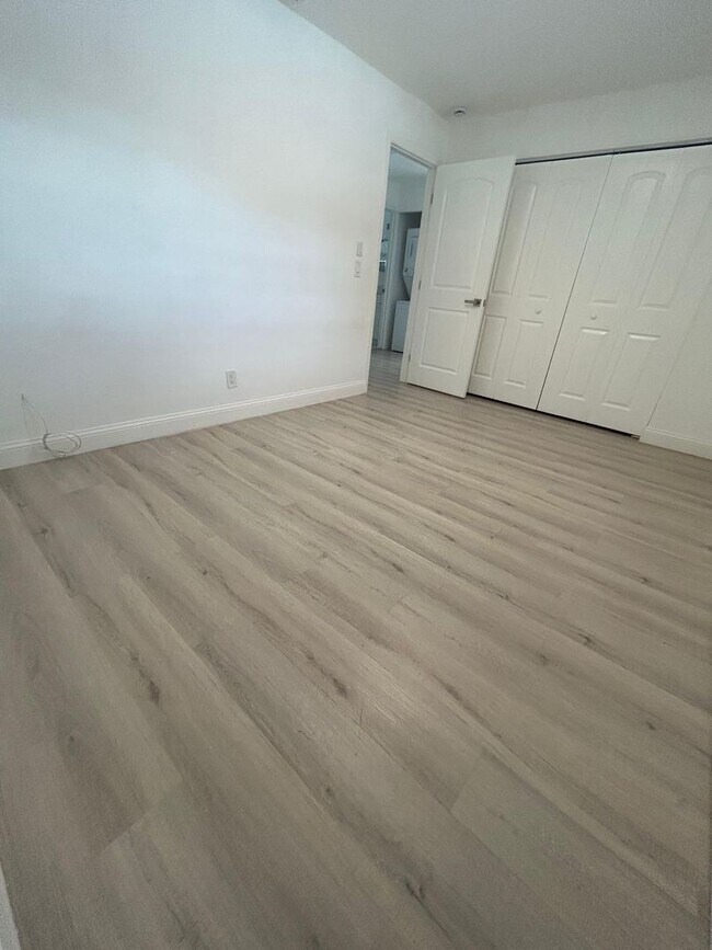 Building Photo - Stylish Tranquil duplex - Near Belleair Beach