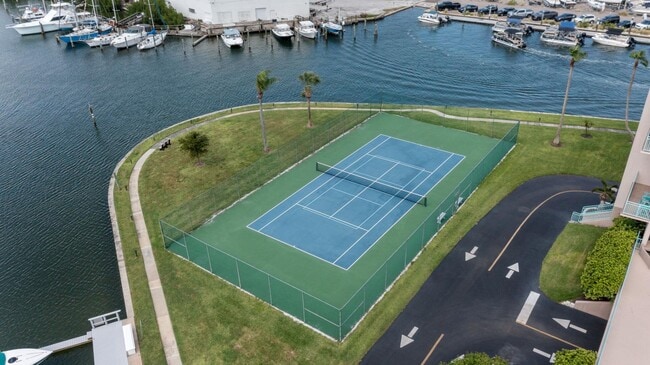 Building Photo - 1 Key Capri