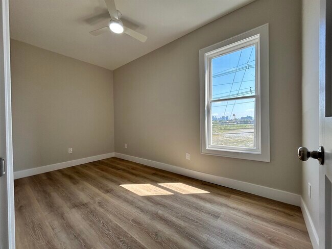 Building Photo - 115 CARTERET Ave