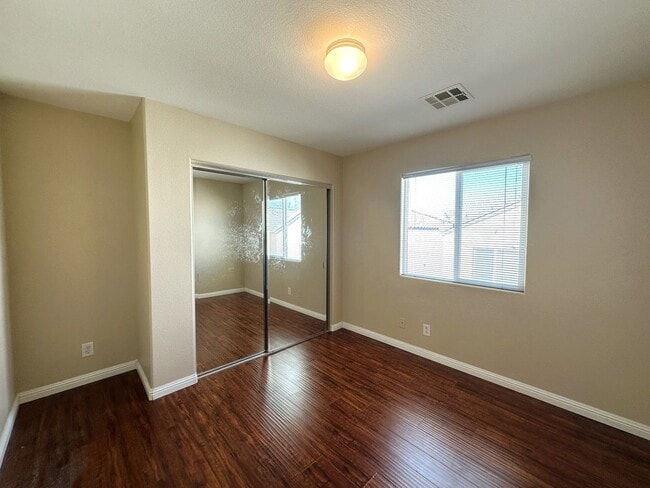 Building Photo - BEAUTIFUL 2 STORY HOME WITH HARDWOOD FLOORING! 3 BED 2 BATH, MASTER BEDROOM HAS ITS OWN PRIVATE B...