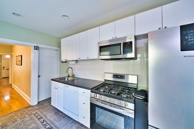 Building Photo - 913 Penn St