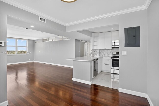 Building Photo - 1625 SE 10th Ave