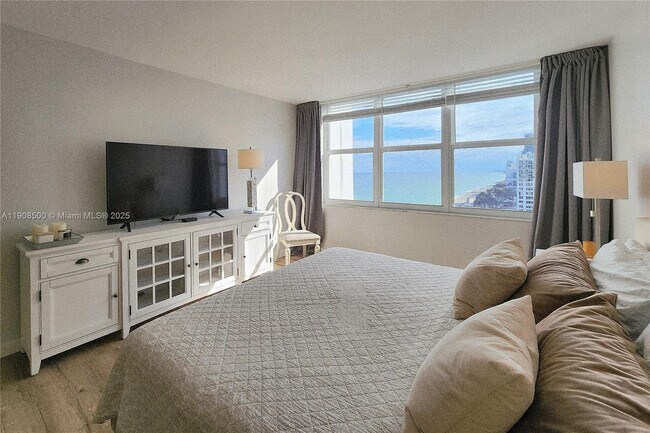 Building Photo - 2751 S Ocean Dr