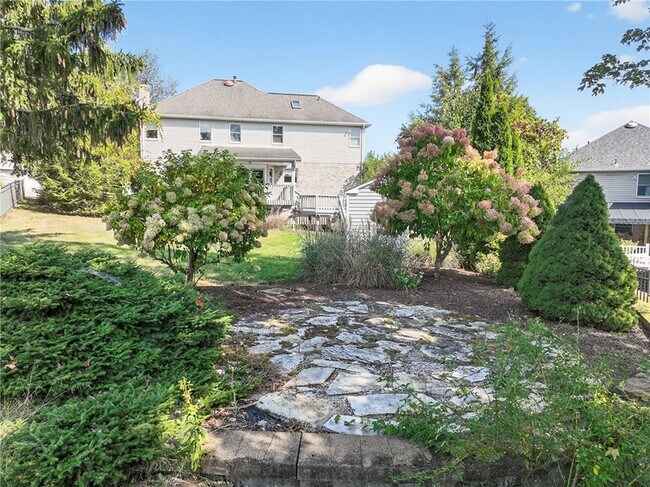 Building Photo - 15 High Point Cir