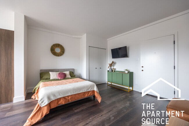 Building Photo - 1555 W Hollywood Ave