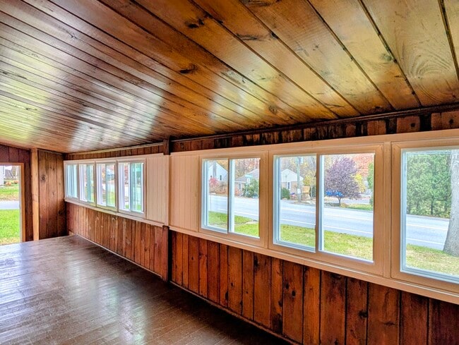 Building Photo - 2529 Main St