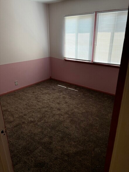 Building Photo - 2154 Stevely Ave