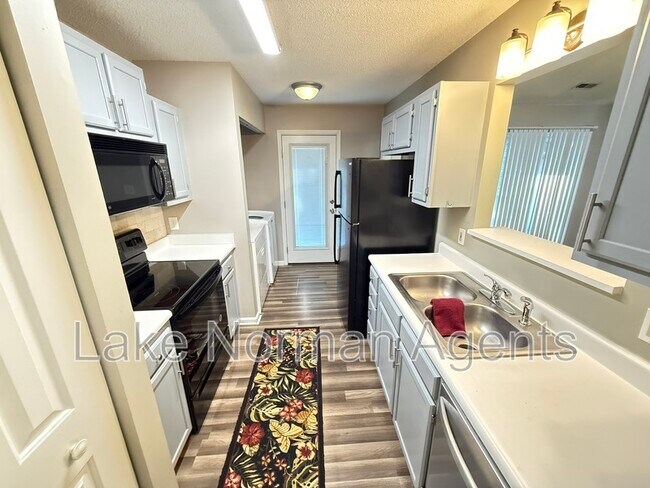 Building Photo - 8006 Maxwelton Dr