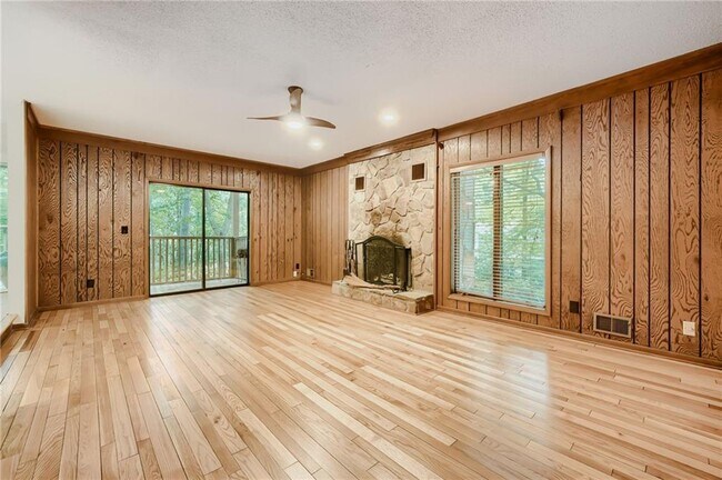 Building Photo - 570 Idlewood Dr NW