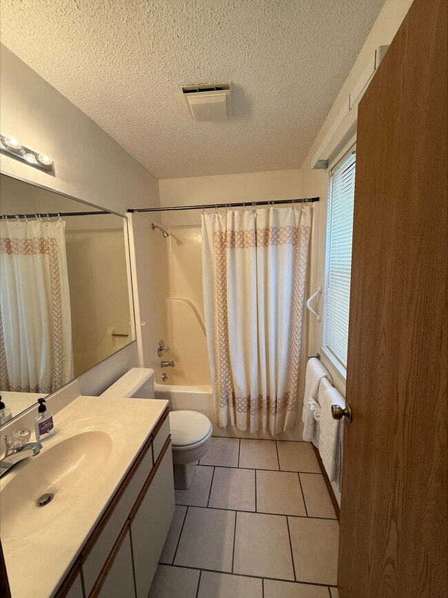 Building Photo - 3 Treehouse Ln