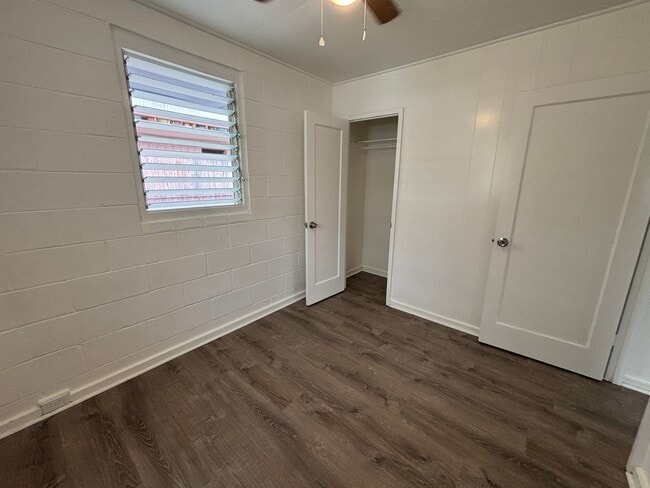 Building Photo - Moiliili/University - Hausten St - 2 Bdrm/...