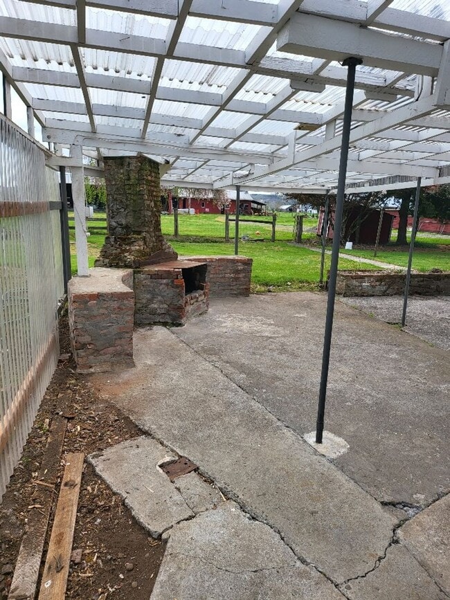 Building Photo - STATUS: AVAILABLE  | R98C | $2095.00