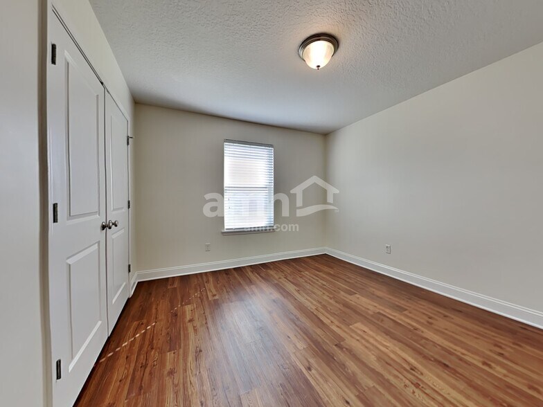 Building Photo - 3308 Roundabout Dr