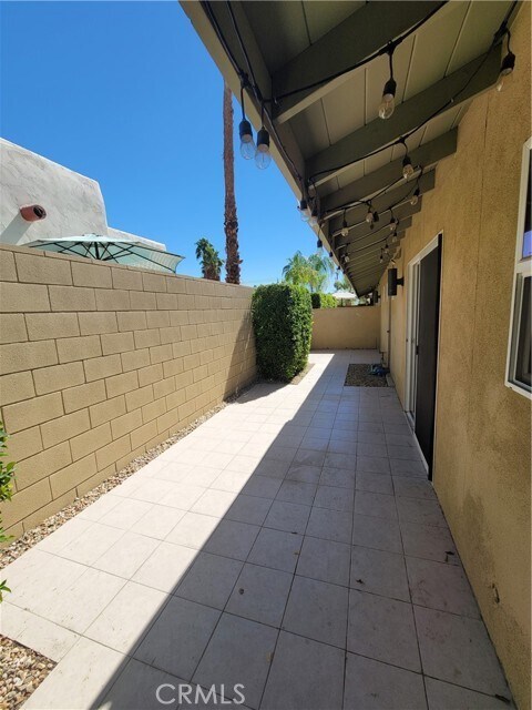 Building Photo - 555 S Thornhill Rd