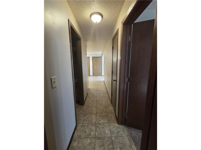 Building Photo - 1918 Greenwood St E