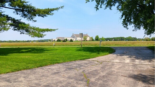 Building Photo - 3130 Oakwood Rd